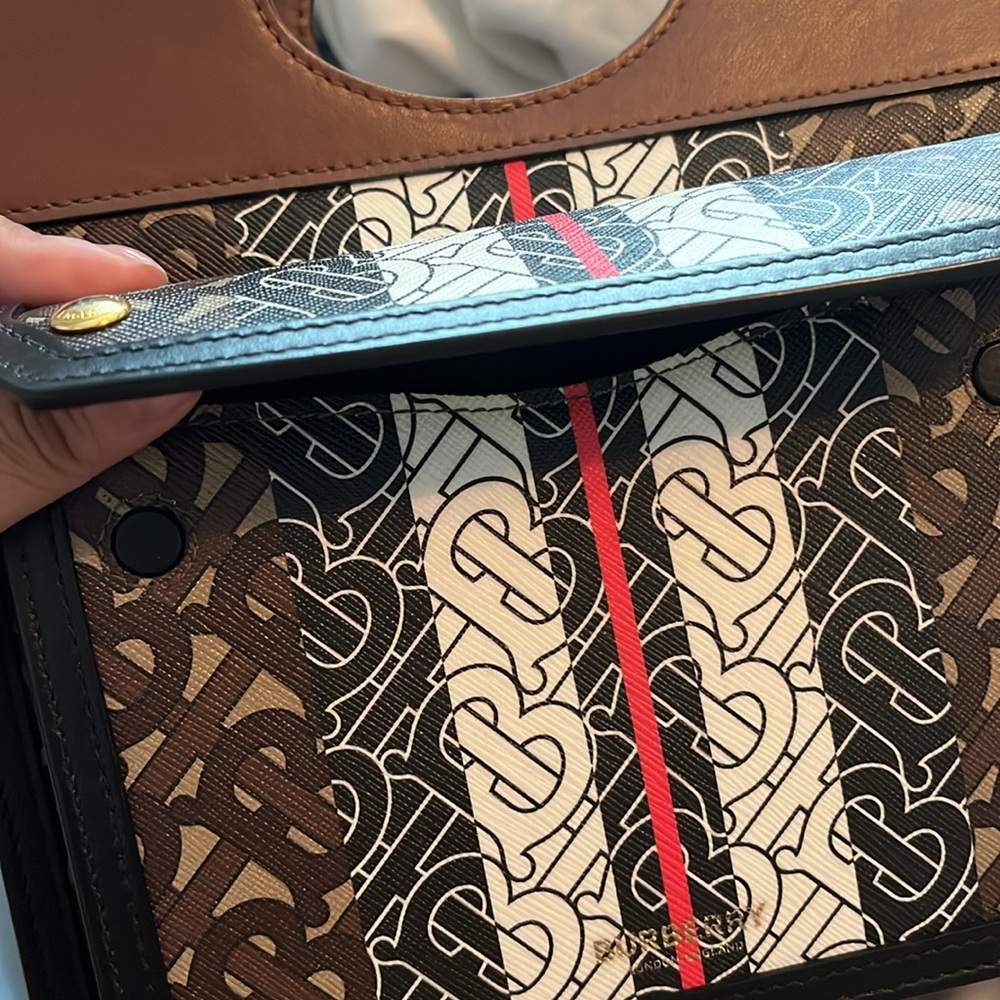 Burberry small handle bag 1 free wallet - Picture 4 of 15